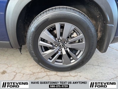 2022 Nissan Pathfinder SV