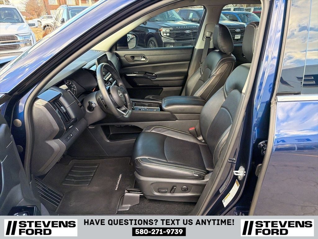 2022 Nissan Pathfinder SV