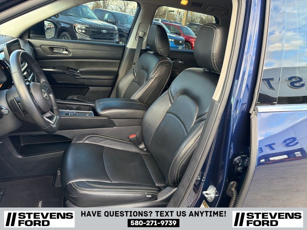 2022 Nissan Pathfinder SV