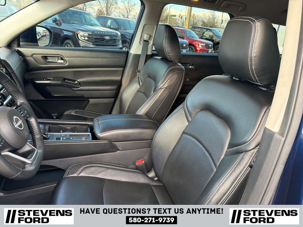 2022 Nissan Pathfinder SV