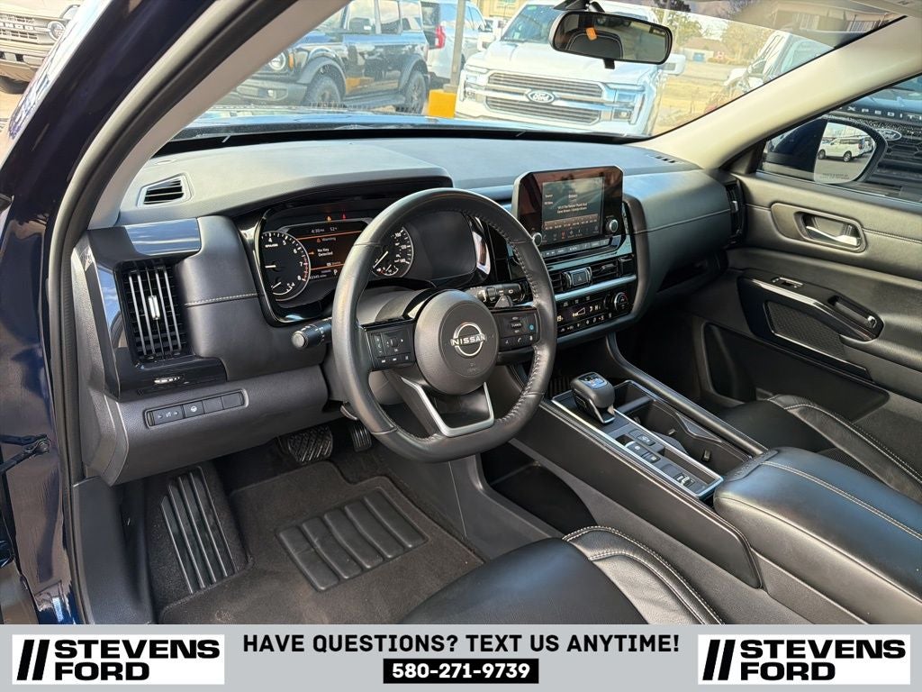 2022 Nissan Pathfinder SV