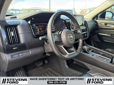 2022 Nissan Pathfinder SV