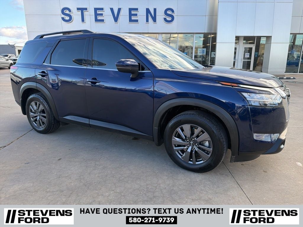 2022 Nissan Pathfinder SV