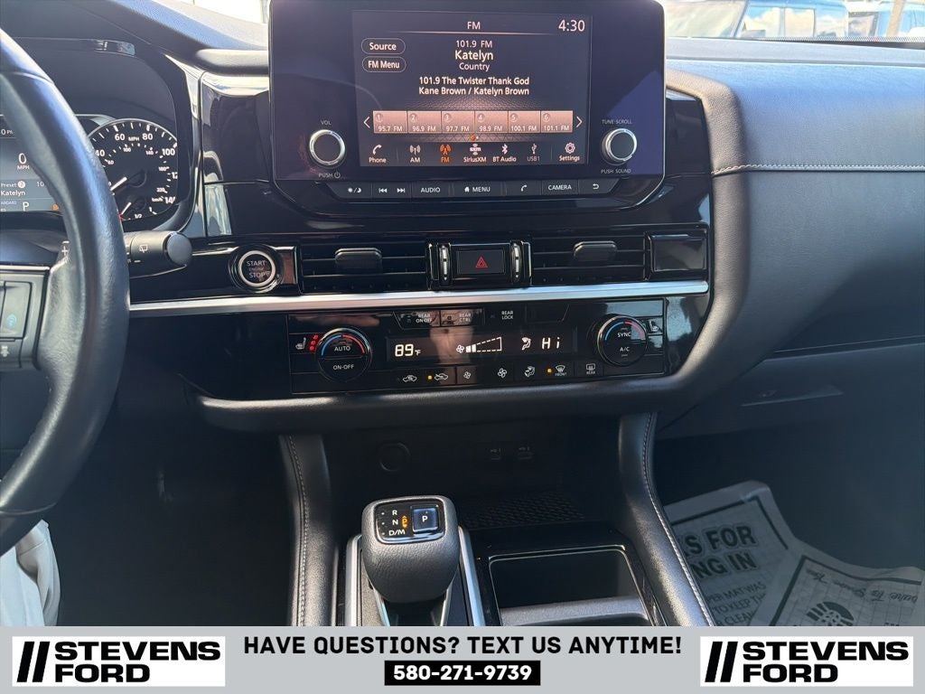 2022 Nissan Pathfinder SV