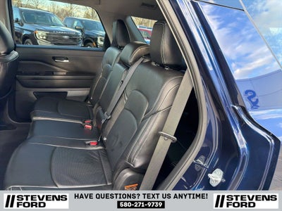 2022 Nissan Pathfinder SV