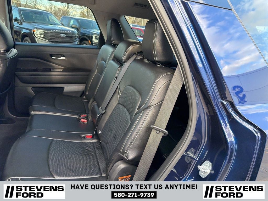 2022 Nissan Pathfinder SV