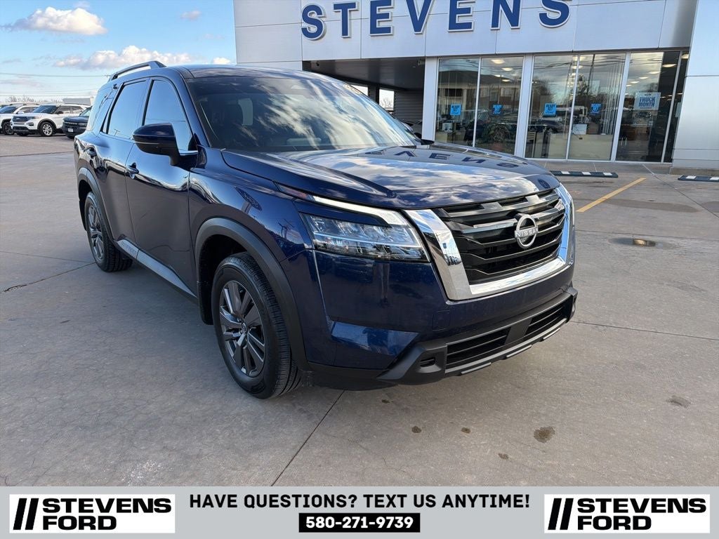 2022 Nissan Pathfinder SV