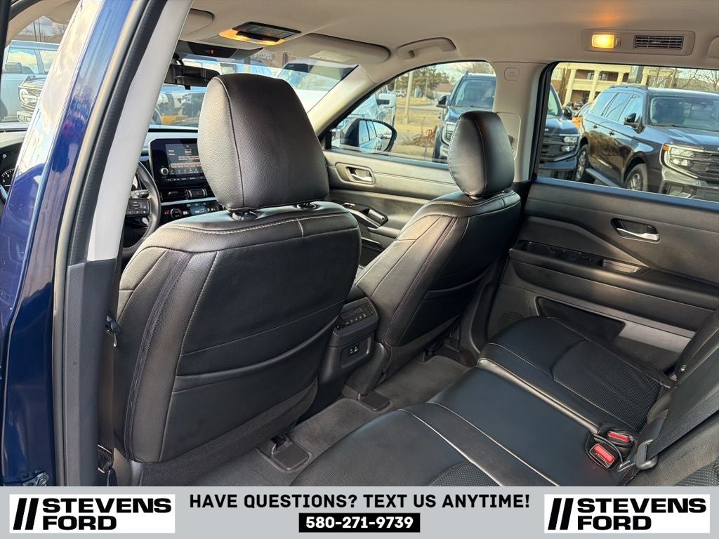 2022 Nissan Pathfinder SV