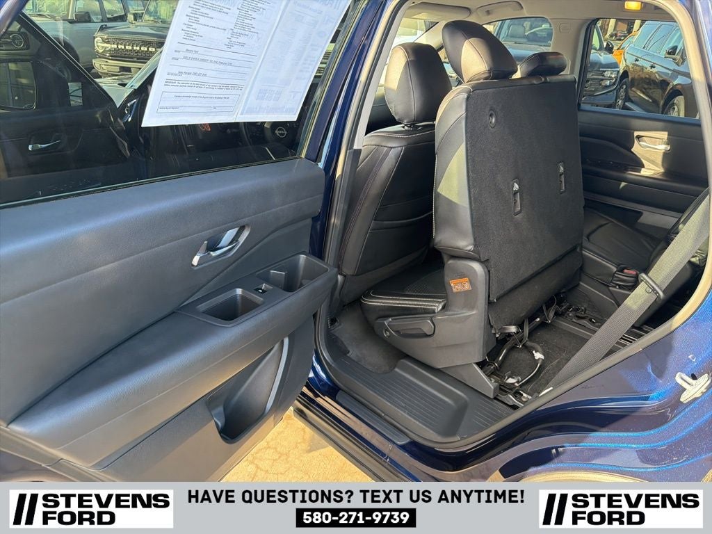 2022 Nissan Pathfinder SV