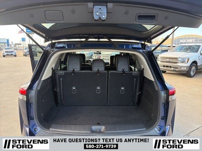 2022 Nissan Pathfinder SV