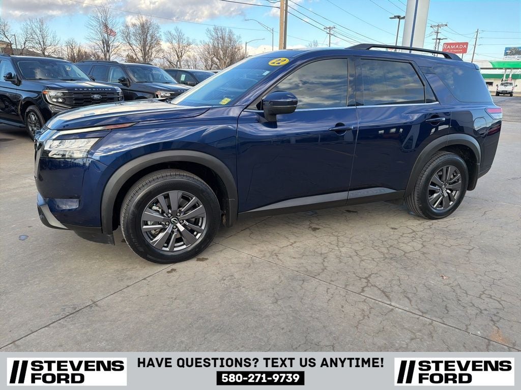 2022 Nissan Pathfinder SV