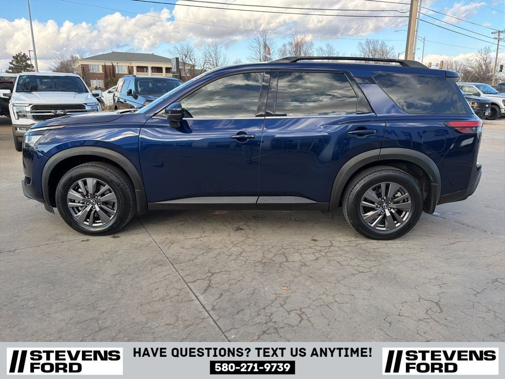 2022 Nissan Pathfinder SV