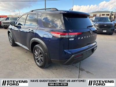 2022 Nissan Pathfinder SV